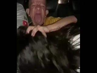 Thumbnail: Coroa venezuelana entrega tudo no flagra quente de anal
