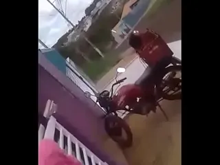 Thumbnail: Flagra na cama: esposa trai marido com vizinho gostoso e pau enorme