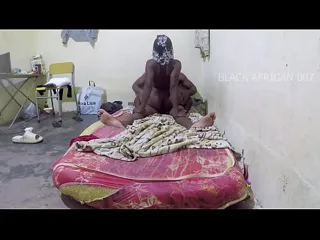 Thumbnail: Jovem safado comendo a vizinha gostosa no terraço de madrugada